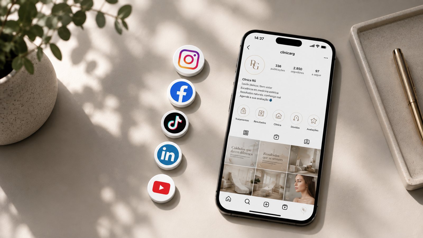 Telemóvel a mostrar o perfil de Instagram de uma clínica, junto aos ícones de Instagram, Facebook, TikTok, LinkedIn e YouTube